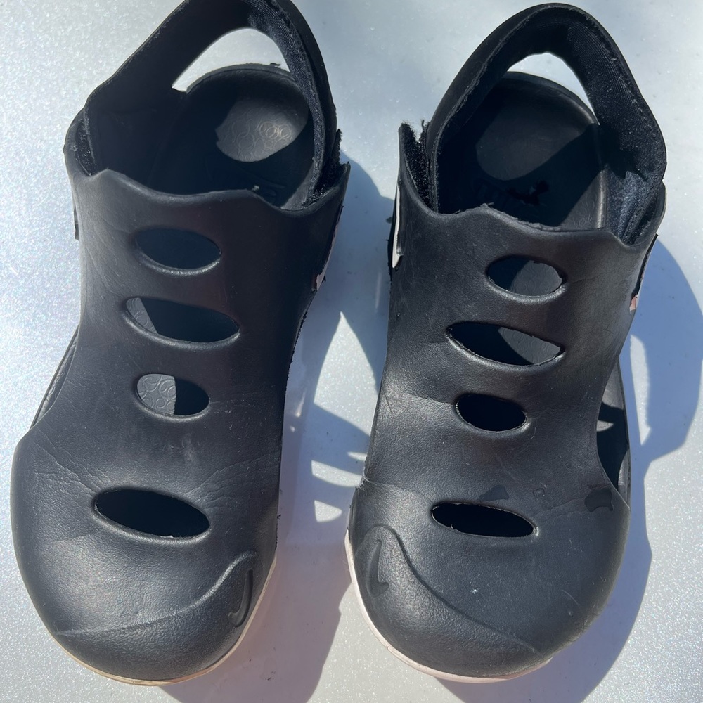 Nike boys sandals